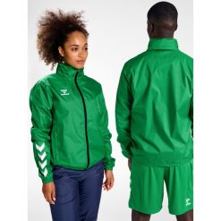 Kurtka ortalionowa piłkarska dla dorosłych Hummel Core XK Spray Jacket. Zielone kurtki damskie Hummel, xl, bez wzorów, bez kaptura. Za 212.50 zł.