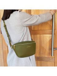 ATELIERS SAINT GERMAIN Skórzana saszetka w kolorze khaki - 26 x 15 x 9 cm rozmiar: onesize. Brązowe nerki i saszetki damskie ATELIERS SAINT GERMAIN, bez wzorów, z materiału. Za 369.99 zł.