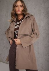 Ciemnobeżowa Kurtka Przejściowa Typu Parka z Odpinanym Kapturem Ozdobiona Sznurkami Fallaiah. Brązowe parki damskie Renee, l. Za 189.99 zł.