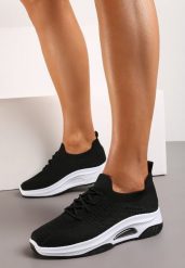 Czarne Wsuwane Buty Sportowe z Elastyczną Cholewką i Ozdobną Wstawką na Podeszwie Moonsara. Czarne obuwie sportowe damskie Born2be, z jeansu, na fitness i siłownię. Za 44.99 zł.
