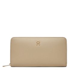 Portfel Tommy Hilfiger. Brązowe portfele damskie Tommy Hilfiger, bez wzorów. Za 249.99 zł.