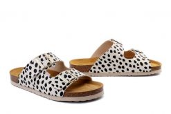 DR. BRINKMANN 700544-08 beige, klapki damskie. Brązowe klapki damskie Dr. Brinkmann, bez wzorów, bez obcasa, bez zapięcia. Za 219.90 zł.