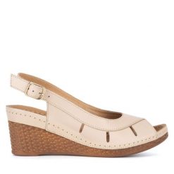 Sandały Lasocki. Brązowe sandały damskie Lasocki, bez wzorów, bez obcasa, na koturnie, bez zapięcia. Za 139.99 zł.