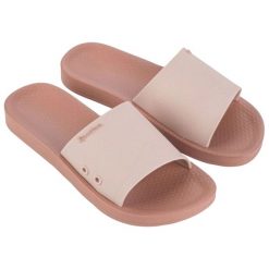 Klapki Ipanema Anat Classic Slide 83583 AS778 różowe. Czerwone klapki damskie bez wzorów, z materiału, bez obcasa, bez zapięcia. Za 163.96 zł.