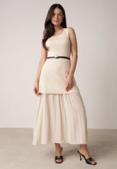 Beżowa Dwuwarstwowa Sukienka Dzianinowa z Wiskozą i Paskiem z Klamrą Arkesia. Brązowe sukienki damskie Born2be, bez wzorów, z dzianiny, eleganckie, bez ramiączek. Za 99.99 zł.