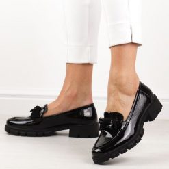 Czarne lakierowane mokasyny damskie z misiem M.Daszyński 23106-1. Czarne mokasyny damskie M.Daszyński, na jesień, z lakierowanej skóry, bez obcasa. Za 159.00 zł.