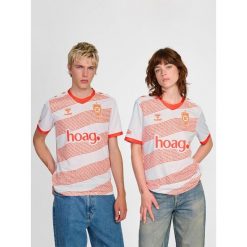 Koszulka wyjazdowa Hummel Orange County 2025/26. Białe bluzki damskie Hummel, bez wzorów, sportowe, bez kołnierzyka, bez ramiączek. Za 377.00 zł.