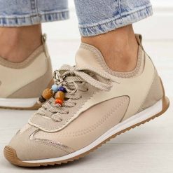 Beżowe półbuty damskie T.Sokolski 963. Brązowe półbuty damskie Sokolski, na jesień, z aplikacjami, z jeansu, z okrągłym noskiem, bez obcasa, na płaskiej podeszwie, bez zapięcia. Za 299.00 zł.