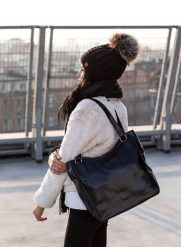 Torebka skórzana damska DAN-A T423 czarna. Czarne torebki klasyczne damskie DAN-A, ze skóry, bez dodatków. Za 399.99 zł.