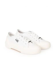 Love Moschino Trampki | JA15012G1LIA0 | Kobieta | Biały. Białe trampki damskie Love Moschino, bez wzorów, ze skóry, bez zapięcia. W wyprzedaży za 499.00 zł.