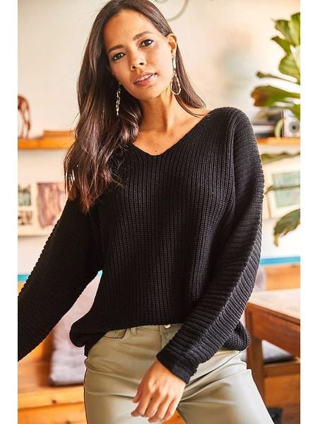 Olalook Sweter w kolorze czarnym rozmiar: onesize. Czarne swetry klasyczne damskie Olalook, ze splotem, bez kołnierzyka. Za 83.42 zł.