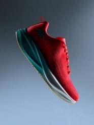 4F Buty do biegania FLASH SPEED damskie - koralowe 41. Pomarańczowe obuwie sportowe damskie 4F, bez zapięcia, do biegania. Za 429.99 zł.