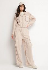 Jasnobeżowy Komplet Dresowy w Stylu Cargo Bluza ze Stójką i Szerokie Spodnie Arritarra. Brązowe bluzy damskie Born2be, m, z aplikacjami, z dresówki, bez kaptura. Za 79.99 zł.