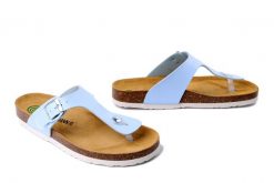 DR. BRINKMANN 700714-55 hellblau, klapki japonki damskie. Niebieskie klapki damskie Dr. Brinkmann, bez wzorów, bez obcasa, bez zapięcia. Za 164.90 zł.