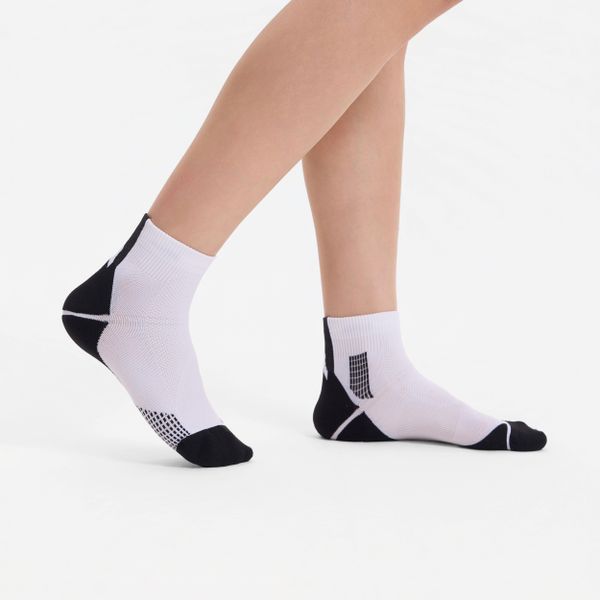 Skarpetki do biegania Kiprun Run 900 średnie grube. Czarne skarpetki damskie KIPRUN, bez wzorów, z dzianiny. Za 34.99 zł.