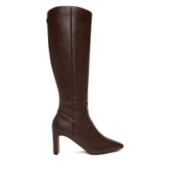 Kozaki Nine West. Brązowe kozaki damskie Nine West, bez obcasa, na słupku, bez zapięcia. Za 299.99 zł.