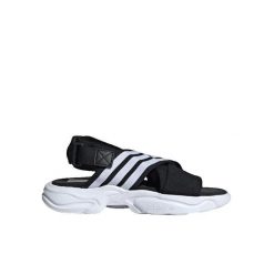 Sandały Kobieta Adidas Magmur czarny. Czarne sandały damskie Adidas, bez wzorów, bez obcasa, bez zapięcia. Za 224.65 zł.
