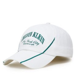 Czapka z daszkiem Calvin Klein. Białe czapki z daszkiem damskie Calvin Klein, bez wzorów. Za 169.99 zł.
