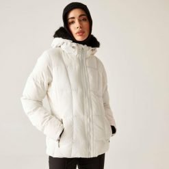 Kurtka narciarska damska z membraną Glamourize VI Dare 2b. Białe kurtki sportowe damskie Dare 2b, na zimę, bez wzorów, z tkaniny, bez kaptura. Za 1,299.99 zł.