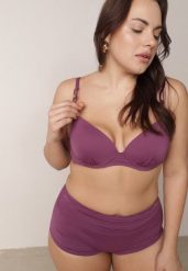 Fioletowe Bikini z Ozdobnym Marszczeniem Biustonosz i Majtki Typu Bokserki Peiria. Fioletowe bikini Born2be, bez wzorów. Za 99.99 zł.