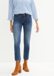Jeansy o kroju mom ze średnim stanem. Niebieskie jeansy damskie bonprix. Za 122.99 zł.