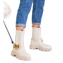 Beżowe botki za kostkę zdobione masywnym łańcuchem beżowy. Brązowe botki damskie z materiału, eleganckie, za kostkę, bez obcasa, na płaskiej podeszwie, bez zapięcia. Za 82.56 zł.