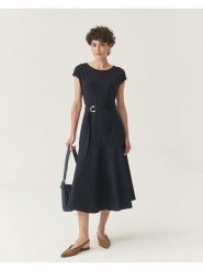 TATUUM Sukienka w kolorze granatowym rozmiar: M. Niebieskie sukienki damskie TATUUM, bez wzorów, z tkaniny, bez ramiączek. Za 217.45 zł.