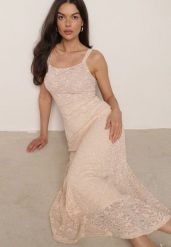 Beżowa Taliowana Sukienka Koktajlowa z Koronki Ashelis. Brązowe sukienki damskie Born2be, bez wzorów, z koronki, eleganckie, bez ramiączek. Za 179.99 zł.