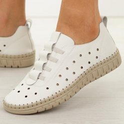 Białe skórzane półbuty damskie Filippo Dp7619/26. Białe półbuty damskie Filippo, na lato, bez wzorów, z jeansu, z okrągłym noskiem, bez obcasa, na płaskiej podeszwie, bez zapięcia. W wyprzedaży za 197.10 zł.