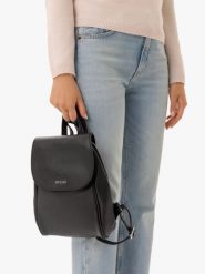 Plecak z klapą. Czarne plecaki Brawo sp. z o.o., bez wzorów, ze skóry. Za 399.99 zł.