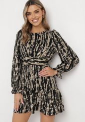 Czarna Rozkloszowana Sukienka Mini z Falbanką Teilard. Czarne sukienki damskie Born2be, bez wzorów, bez ramiączek. W wyprzedaży za 135.99 zł.