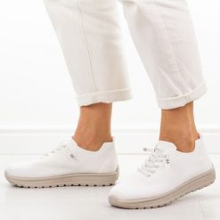 Białe sportowe buty damskie News 231. Białe obuwie sportowe casual damskie NEWS, na lato, z dresówki, bez zapięcia, trekkingowe. Za 129.00 zł.