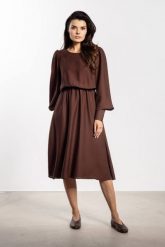 Elegancka sukienka rozkloszowana z długim rękawem brązowa. Brązowe sukienki damskie Infinite You, bez wzorów, eleganckie, bez ramiączek. Za 349.00 zł.