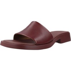 Sandały CAMPER DANA ULTRASOFT Bordeaux. Czerwone sandały damskie Camper, bez wzorów, ze skóry, bez obcasa, bez zapięcia. Za 535.10 zł.