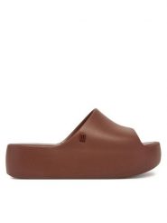 Melissa Klapki Melissa Free Platform Slide Ad 35859 Brązowy. Brązowe klapki damskie Melissa, bez wzorów, z tworzywa sztucznego, bez obcasa, bez zapięcia. Za 299.99 zł.