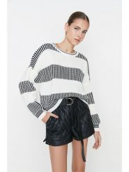 Trendyol Sweter w kolorze biało-czarnym rozmiar: L. Białe swetry klasyczne damskie Trendyol, l, bez kołnierzyka. Za 74.99 zł.