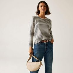 Koszulka damska z długim rękawem Federica. Brązowe bluzki damskie Regatta, bez wzorów, z dżerseju, casualowe, bez kołnierzyka, bez ramiączek. Za 161.00 zł.