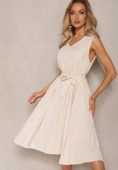 Beżowa Plisowana Sukienka Midi z Plisami na Dole i Paskiem w Talii Wrensilva. Brązowe sukienki damskie Renee, bez wzorów, z materiału, eleganckie, bez ramiączek. W wyprzedaży za 47.99 zł.