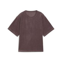 Damska koszulka Essentials Elevated Velour Rib o luźnym kroju PUMA Raisin Purple. Fioletowe bluzki damskie Puma, bez wzorów, sportowe, bez kołnierzyka, bez ramiączek. Za 129.00 zł.