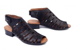 PIAZZA 910132-01 schwarz, sandały damskie. Czarne sandały damskie Piazza, w ażurowe wzory, ze skóry, bez obcasa, na obcasie, bez zapięcia. Za 299.90 zł.