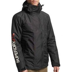 Kurtka przeciwwiatrowa z kapturem Yachter od SUPERDRY. Brązowe kurtki damskie Superdry, l, bez wzorów, z materiału, z kapturem. Za 507.60 zł.