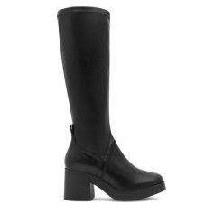 Kozaki Lasocki. Czarne kozaki damskie Lasocki, bez obcasa, na słupku, bez zapięcia. Za 197.99 zł.