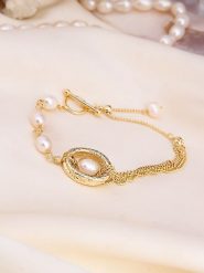 L'Atelier de Gaia Pozłacana bransoletka z perłami rozmiar: onesize. Białe bransoletki damskie L'Atelier de Gaia, pozłacane. Za 126.45 zł.