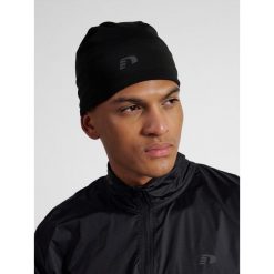 Czapka Newline. Czarne czapki damskie Newline, bez wzorów. Za 157.50 zł.