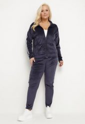 Granatowy Komplet Dresowy Rozpinana Bluza z Paskami i Spodnie Dorwia. Niebieskie bluzy damskie Born2be, xl, z aplikacjami, z dresówki, bez kaptura. Za 69.99 zł.