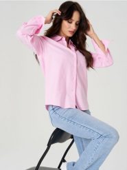 Koszula oxford - różowy. Czerwone koszule damskie Sinsay, l, bez wzorów, z bawełny, bez kołnierzyka, bez ramiączek. W wyprzedaży za 27.99 zł.