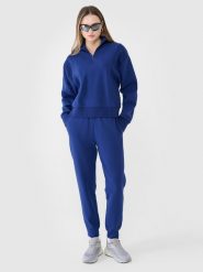 4F Spodnie dresowe joggery damskie - granatowe S. Niebieskie spodnie dresowe damskie 4F, bez wzorów, z bawełny. W wyprzedaży za 119.99 zł.