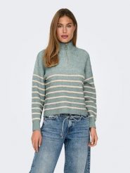 ONLY Sweter w kolorze błękitnym rozmiar: S. Niebieskie swetry klasyczne damskie Only, s, ze splotem, bez kołnierzyka. Za 135.81 zł.