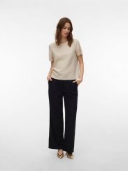 Vero Moda Bluzka w kolorze beżowym rozmiar: M. Brązowe bluzki damskie Vero Moda, m, bez wzorów, bez kołnierzyka, bez ramiączek. Za 87.81 zł.