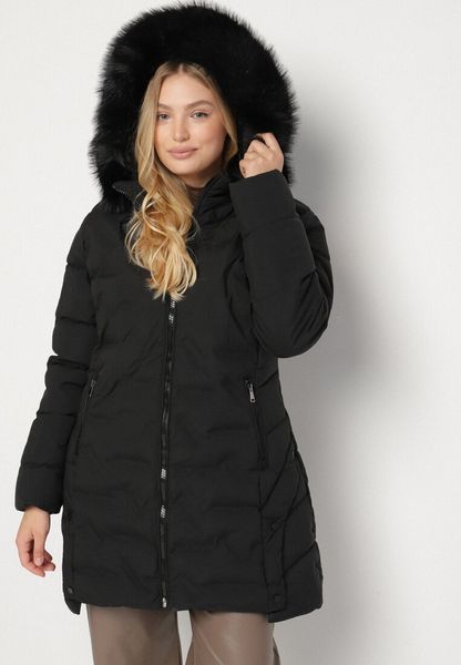 Czarna Pikowana Kurtka z Kapturem z Futerkiem Espenna. Czarne kurtki damskie Born2be, na zimę, plus size, bez wzorów, z dzianiny, z kapturem. Za 169.99 zł.